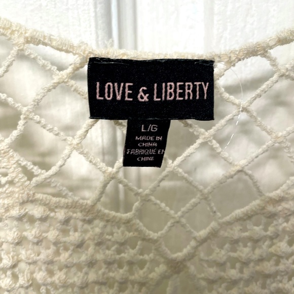 Beautiful Detailed Sleeveless Cardigan - Picture 4 of 4